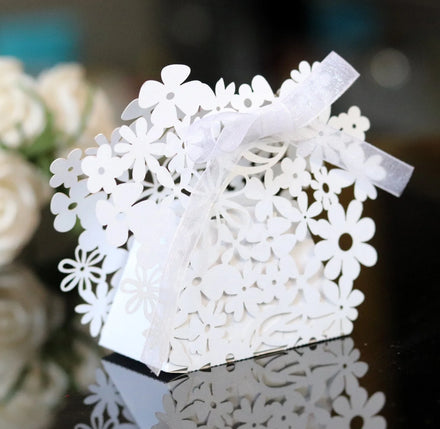 Wholesale Yiwu Suppliers Souvenirs Empty Small Festive Chocolate Folded White Sweet Boxes Packaging for Wedding