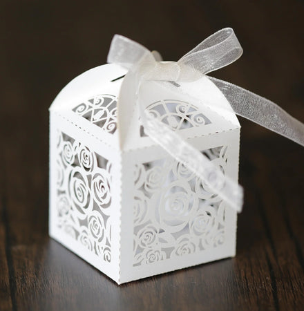 China Suppliers Cheaper Wholesale Hot Sale Hollow Out clear Empty Sweet White Candy Packaging Boxes for Indian Wedding Door Gift