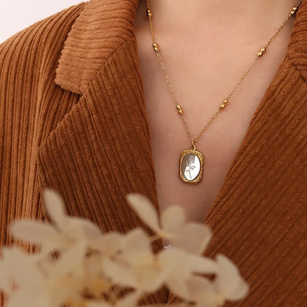French Ins Luxury Mirror Rose Necklace for Women Simple and Trendy Titanium Steel Plated with 18K Real Gold Collar Chain