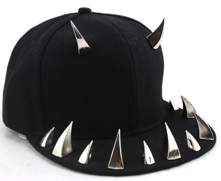 Fashion Chic Men Women Trucker Hats With Metal Rivet Horns and Wolf Teeth Baseball Hat Rap Snapback Flat Bill Gorras rapper hat