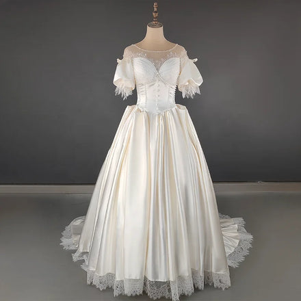 4060# Vintage Boat Neck Appliques Illusion Lace Bow Wedding Dress Elegant Sweep Train Puff Sleeve Button Satin Ball Bridal Gown