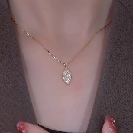 Custom Womens Fashion Necklace Fine Jewelry 18k Gold Plated Diamond Leaf Pendant Necklace Wholesale