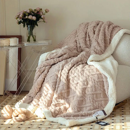 Stylish and Practical Home Decor Geometric Pattern Bed Covering Custom Blankets Throws Patchwork Stitched Polyester Quilt