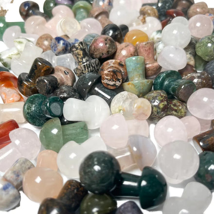 Wholesale 2cm Green pink Black White Cute Stone Carving Crafts Natural Small Chakra Mini Crystal Mushroom Cluster