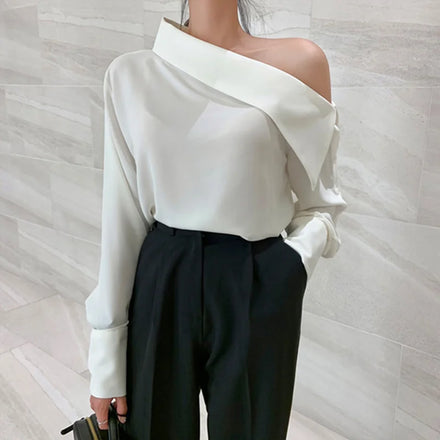1618# New Style Off Shoulder Sexy Korean Fashion Design Chic Lady Shirt Casual White Black Women Blouse
