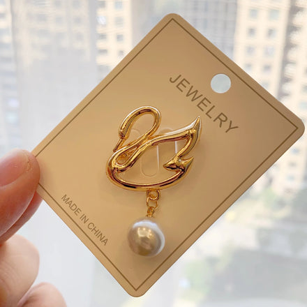 Women Artifact Simple Pearl Brooch Unique Metal Butterfly Bow Pearl Brooch for Clothing Decoration