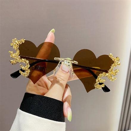 Trendy Luxury Diamond 2023 New Fashion Rhinestone Heart Sunglasses Wholesale Rimless Unique Small Shaped Love Diamond Sunglasses