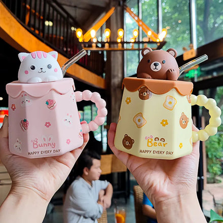 Custom Logo Cute Cartoon Pink Ceramic Porcelain Coffee Mug with Cute Lid and Spoon Back to School Gift Box Sustainable