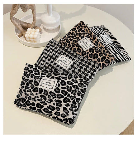 Wholesale Luxury Fancy Makeup Bag Leopard Print Fabric Women Organizer Zipper Pouch Wrist Make up Cosmetic Bags