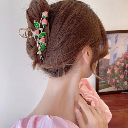 Fashion Large Strawberry Hair Claw for Women Girls Clamps Hair Crab Metal Ponytail Hair Clip Claw Accessories Headwear Tiara