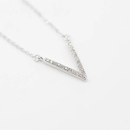 2023 New Design Fine Jewelry Pendant Necklace Fashion S925 Sterling Silver V Shape Charm Necklace for Women