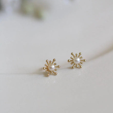 Elegant Cute Pure 925 Sterling Silver Small Shell Pearl Stamen Flower Shaped Stud Earrings for Women Girls
