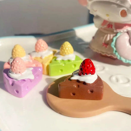 Simulation Cheesecake Resin Food Model Miniature Doll House Food Play Decoration Charm for Jewelry Accessories