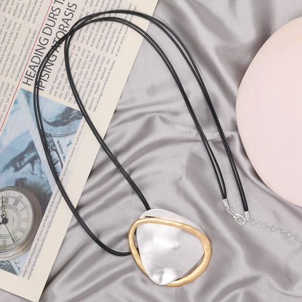 TongLing Italy Minimalist Triangle Pendant Necklace Jewelry Irregular Geometric Necklace for Daily Wearing