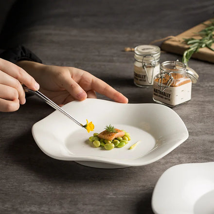 Creative Porcelain Dinner Plate Eco-Friendly Irregular Design for Restaurant Hotel 8/10/11 Inch Salad Dessert Fruit Dishes White