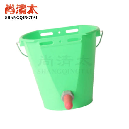 Calf Feeder Bucket Plastic Multiple Nipples High Capacity Lamb Milk Feed Bucket Milk Feed Bucket With 1 Nipples Check Valves