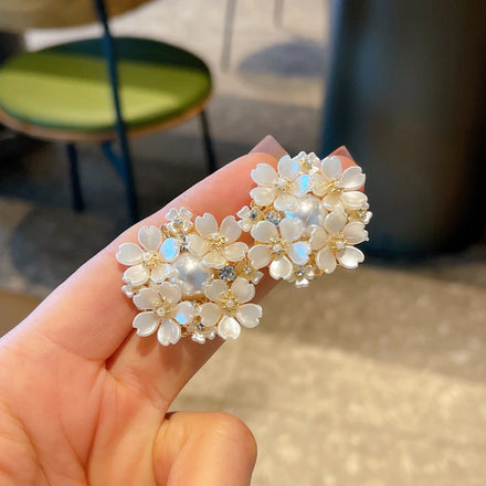 Zooying Fashion Daisy Pearl Resort Style Light Luxury Personalized Designer Pendant Stud Earring Women