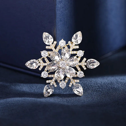 New Design Handmade Crystal Rhinestone Christmas Brooches Wholesale Luxury Zirconia Christmas Snowflake Brooch for Women