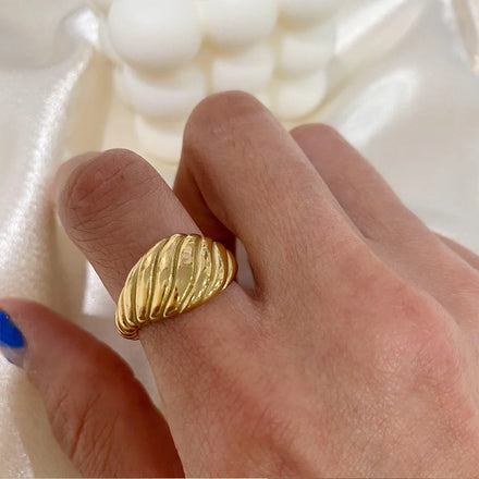 Permanent Jewelry 18k Gold Plated Stainless Steel Croissant Twisted Rope Signet Chunky Statement Ring