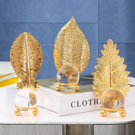 Interior Modern Nordic Table Gold Accessories Wholesale Metal Maple Leaf Art Crafts Home Decor Pieces Luxury Crystal Decor