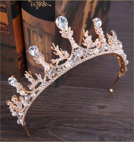 2026 Bulk Elegant Hair Accessories Pearl Crystal Queen Miss Universe Beauty Bride Tiaras Wedding Bridal Pageant Crowns