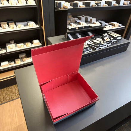 Custom New Wholesale Custom Logo Luxury Waterproof High-End Portable Foldable Magnetic Grey Folders Gift Box Packaging