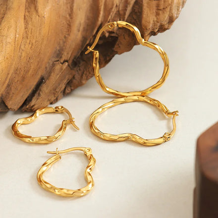 2023 Wholesale Fashion Irregular Heart Hoop Earrings 18k Stainless Steel Hypoallergenic Twisted Earrings Vintage Heart Earrings