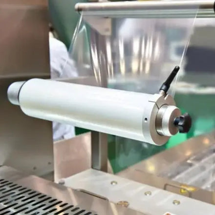 China Manufacturer 23 Micron LLDPE Soft Clear Stretch Film Roll High Tear Strength Moisture Proof Industrial Packaging Film for