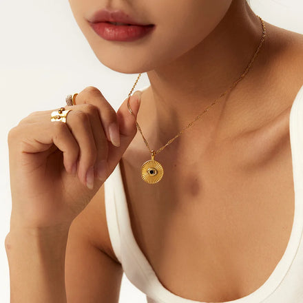 Personalized Simple Gold-plated Devil's Eye Collarbone Chain Versatile Pendant Necklace for Women