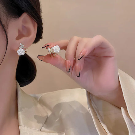Light Luxury Elegant White Flower Personalized Zircon Earrings for Women Ear Claw S925 Silver Needle Micro-set Butterfly Earring