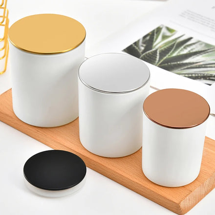 Wholesale Eco-friendly Christmas Scented Candle in Black and White Glass Jar Cylinder Candle Holder with Lid