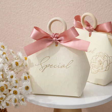 Chinese Manufacturers Unique Recyclable Candy Packaging Chocolate Romantic Indian Beige Wedding Souvenirs Sweets Boxes Door Gift