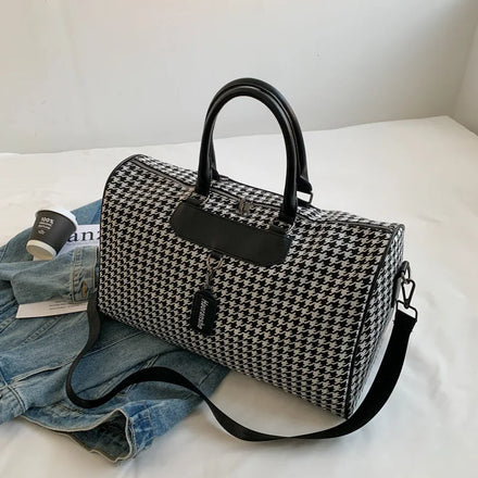 Large-Capacity Oxford Fabric Travel Fitness Messenger Bag Lightweight with Zipper Closure Fashionable Checked Design