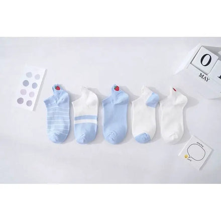 Cmax Factory Women's Christmas Cartoon Cute Boat Strawberry Custom Design Knitted Cotton Socks Heel Embroidery Shallow Mouth