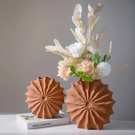 Sea Shell Design Modern Wedding Tabletop Flower Vase Wholesale Ceramic Terracotta Vase Drainage Hole Handmade for Home Decor