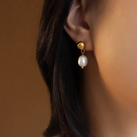 Delicate 18k Plated Gold Stainless Steel Round Beads Stud Earrings Freshwater Pearl Temperament Drop Earrings