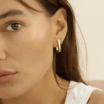Fenny 18K Gold-plated Popular Simple Geometric U-shaped Huggie Earring Trend for Women Wholesale Ladies Jewelry