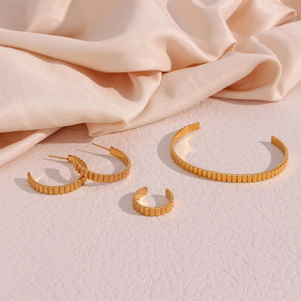Non Tarnish Stripes Texture Stud Earrings 18k Gold Stainless Steel Jewelry Open Cuff Bangle Bracelet Ring Earrings Jewelry Set