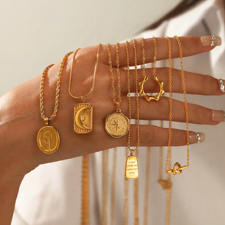 French Style Retro Twist Chain Star Moon Stainless Steel Necklace Personality Fashion 18K Gold Filled Necklace for Women