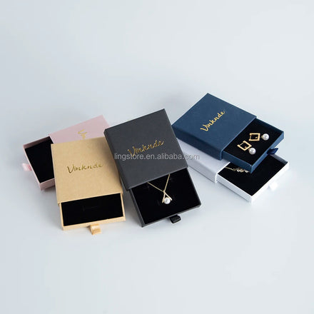 9*9*1.7cm Fashion Luxury Branded Jewelry Boxes Packaging White Black Kraft Paper Earring Display Box