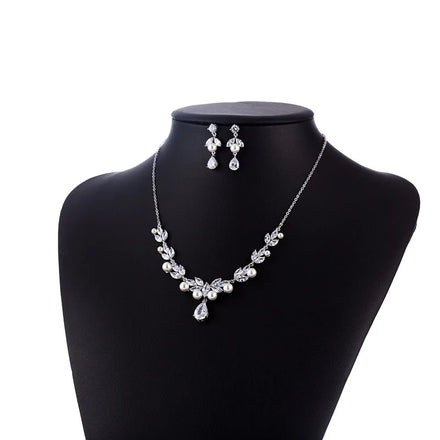 Silver Necklace and Earring Set with Luxury Zircon Teardrop Pendant Fashionable Bridal Jewelry for Women for Wedding Parties