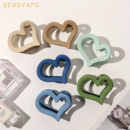 Korean Retro Simplicity Women's Hair Claw Clips Matte Plastic Love Heart Hair Clip Design for Girls with Thick Hair