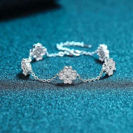 Aimgal Four Leaf Clover Moissanite Diamond Bracelet 0.64ct D-Color 3EX VVS in S925 Silver Plated Pt950
