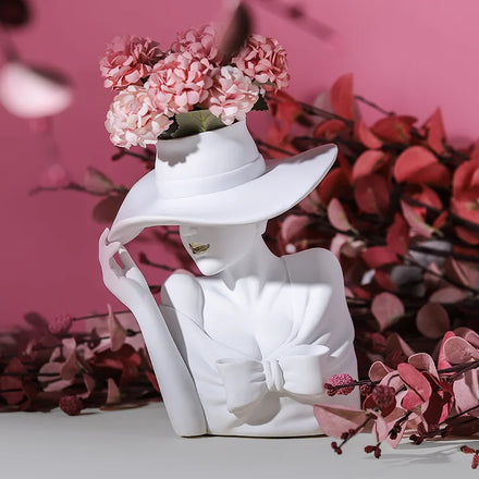 Elegant Fashion Goddess Sculpture Vase Resin Craft Ornaments for Window Clothing Store Table Decoration Vase Decor