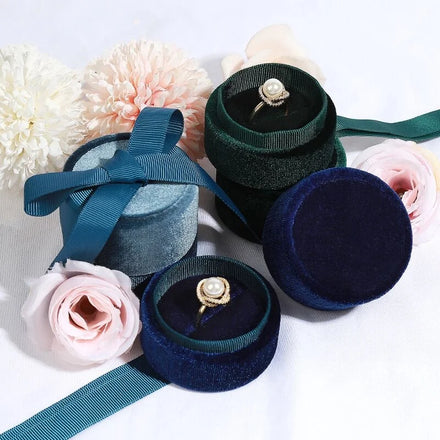 Best-Selling Custom Logo Velvet Round Green Fashionable Jewelry Box Necklace Ring Box with Ribbon Jewelry case