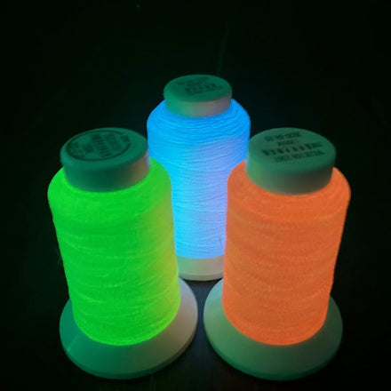 Factory Wholesale 150d/2 Fluorescent Sewing Yarn Luminous Embroidery Thread Glow in the Dark Embroidery Thread