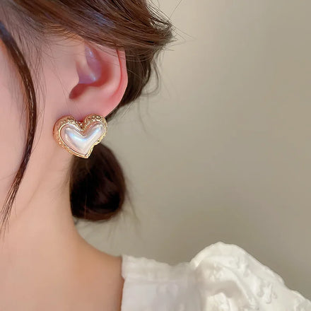 2026 Hot Selling Simple Gold Heart Pearl Earrings for Women Sweet Pearl Stud Ear Clip Party Girl Fashion Accessories Jewelry