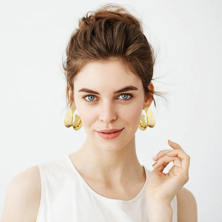 Wholesale Exquisite Shiny Torques Stud Earrings for Women Geometry Minimalist Glossy Hoop Earrings Korean Fashion Jewelry