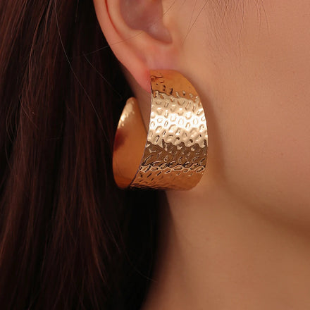 Wholesale Cheap Fashion Jewelry Gold Plated Chunky C Shape Hammered Metal Hoop Women Earrings