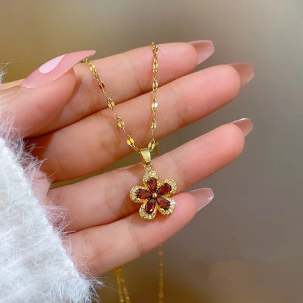 Fashion Shining Red Ruby Flower Pendant Necklace Adjustable Lip Chain Stainless Steel Crystal Flower Necklace for Women